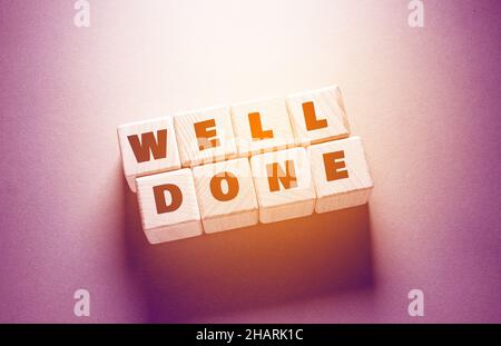 Parola ben fatta scritta su cubetti di legno Foto Stock