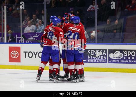 10 dicembre 2021: I giocatori di Laval Rocket celebrano dopo un gol nel terzo periodo contro i Rochester Americani. I Rochester Americani hanno ospitato il Laval Rocket in una partita della American Hockey League alla Blue Cross Arena di Rochester, New York. (Jonathan Tenca/CSM) Foto Stock