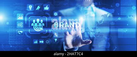 Fumetto con le parole del marchio sullo schermo virtuale. Branding, marketing e pubblicità. Foto Stock