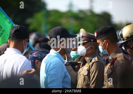 Bangkok, Bangkok, Thailandia. 14th Dic 2021. Proteste dalla provincia di Songkhla, nel sud della Thailandia, si dirigono verso la Camera del Governo chiedendo alle autorità di fermare lo sviluppo di un parco industriale. (Credit Image: © Kan Sangtong/Pacific Press via ZUMA Press Wire) Foto Stock