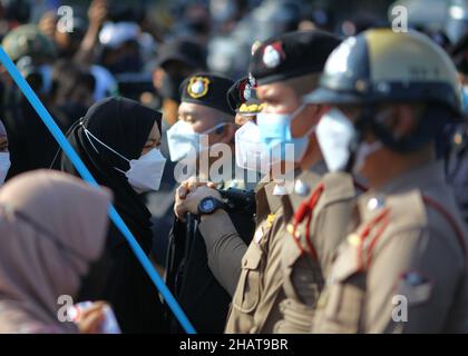 Bangkok, Bangkok, Thailandia. 14th Dic 2021. Proteste dalla provincia di Songkhla, nel sud della Thailandia, si dirigono verso la Camera del Governo chiedendo alle autorità di fermare lo sviluppo di un parco industriale. (Credit Image: © Kan Sangtong/Pacific Press via ZUMA Press Wire) Foto Stock