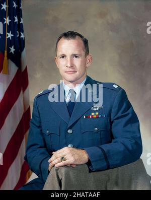 (1966) --- Astronauta Edward H. White II (United States Air Force Lieutenant Colonel), pilota Gemini 4. Nota del redattore: Da quando questo ritratto è stato preso l'astronauta Bianco ha perso la sua vita il 27 gennaio 1967, nel fuoco Apollo 1/Saturno 204 a Cape Kennedy, KSC, Florida Foto Stock