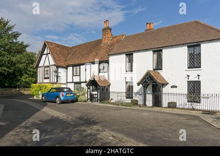 Scena stradale con proprietà d'epoca nel villaggio di Cookham, Berkshire, Regno Unito Foto Stock