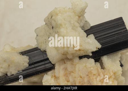 immagine macro di un campione minerale di raccolta, tormalina nera Foto Stock