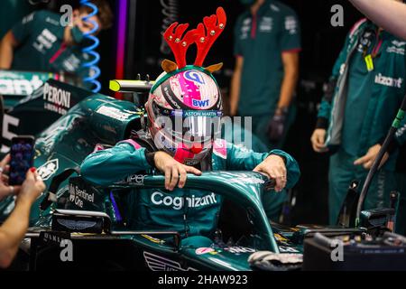 05 VETTEL Sebastian (ger), Aston Martin F1, ritratto durante i 2021 test post-stagione dal 14 al 15 dicembre 2021 sul circuito Yas Marina, a Yas Island, Abu Dhabi - Foto: Antonin Vincent/DPPI/LiveMedia Foto Stock