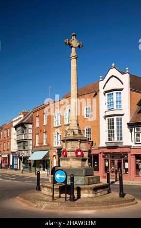 Regno Unito, Inghilterra, Gloucestershire, Tewkesbury, War Memorial all'incrocio tra High, Church e Barton Streets Foto Stock