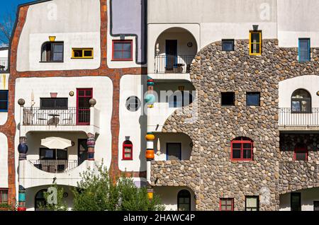 Steinhaus, Stone House, edificio della Rogner Thermal Spa e Hotel progettato da Hundertwasser, Bad Blumau, Austria Foto Stock