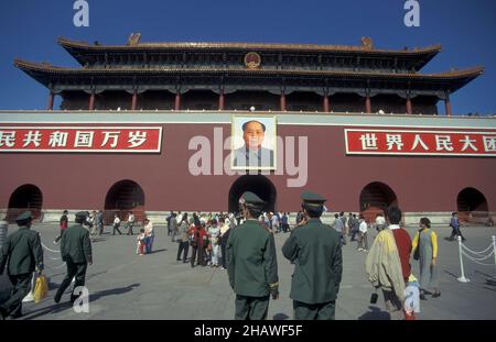 L'edificio frontale e l'entrata della Città Proibita e il Palazzo Imperiale in Piazza Tiananmen a Pechino in Cina. Cina, Pechino, ottobre 1 Foto Stock