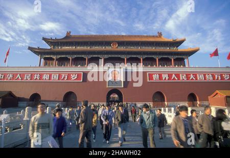 L'edificio frontale e l'entrata della Città Proibita e il Palazzo Imperiale in Piazza Tiananmen a Pechino in Cina. Cina, Pechino, ottobre 1 Foto Stock