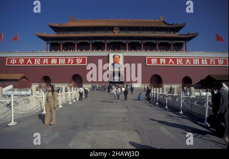 L'edificio frontale e l'entrata della Città Proibita e il Palazzo Imperiale in Piazza Tiananmen a Pechino in Cina. Cina, Pechino, ottobre 1 Foto Stock