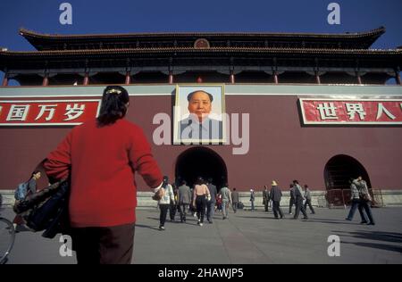 L'edificio frontale e l'entrata della Città Proibita e il Palazzo Imperiale in Piazza Tiananmen a Pechino in Cina. Cina, Pechino, ottobre 1 Foto Stock