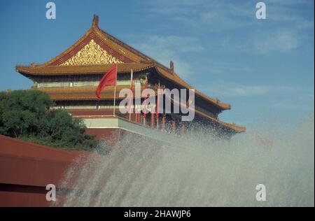 L'edificio frontale e l'entrata della Città Proibita e il Palazzo Imperiale in Piazza Tiananmen a Pechino in Cina. Cina, Pechino, ottobre 1 Foto Stock