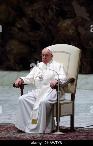 Stato della Città del Vaticano. Santa sede. 15th Dic 2021. PAPA FRANCESCO durante l'udienza generale del mercoledì nella sala Paolo VI in Vaticano. Credit Image: © Evandro Inetti/ZUMA Press Wire) Foto Stock