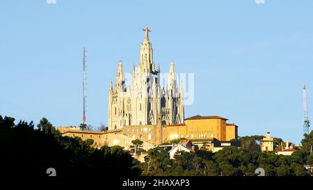 Tempio del Sacro cuore di Gesù sul monte Tibidabo, Barcellona, Catalunya, Spagna, Europa Foto Stock