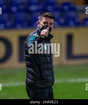 15th dicembre 2021; Victoria Park, Dingwall, Scozia, Scottish Premier League Football, Ross County contro Celtic; Greg Taylor di Celtic dà al fotografo un pollice in su Foto Stock