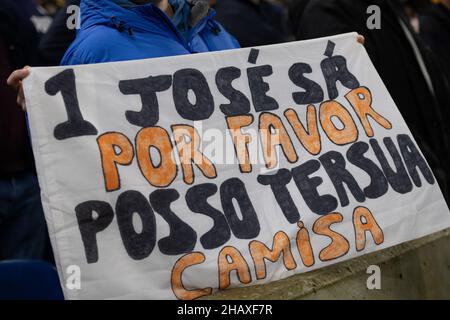 Brighton e Hove, Regno Unito. 15th Dic 2021. Un banner di Wolverhampton Wanderers fan durante la partita della Premier League tra Brighton e Hove Albion e Wolverhampton Wanderers all'American Express Community Stadium di Brighton e Hove, Inghilterra, il 15 dicembre 2021. Foto di Alan Stanford/prime Media Images Credit: Prime Media Images/Alamy Live News Foto Stock