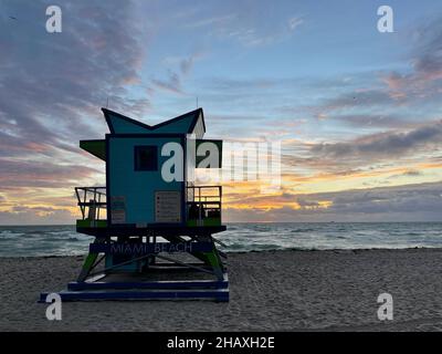 21st strada rifugio bagnino sulla spiaggia all'alba, Miami Beach, Miami, Florida, Stati Uniti Foto Stock