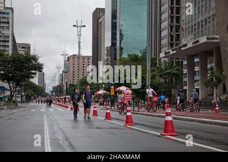 SAN PAOLO, BRASILE - 04 maggio 2018: Uno scenario urbano di una strada a San Paolo, Brasile Foto Stock