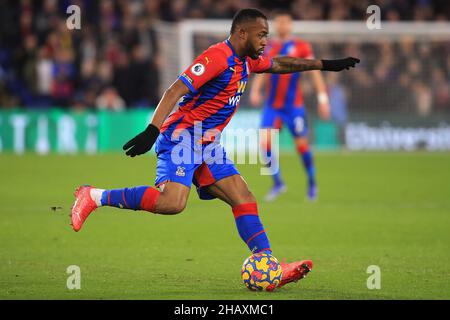 Londra, Regno Unito. 15th Dic 2021. Jordan Ayew di Crystal Palace in azione durante il gioco. Premier League match, Crystal Palace contro Southampton allo stadio Selhurst Park di Londra mercoledì 15th dicembre 2021. Questa immagine può essere utilizzata solo per scopi editoriali. Solo per uso editoriale, licenza richiesta per uso commerciale. Nessun uso in scommesse, giochi o un singolo club/campionato/player pubblicazioni. pic di Steffan Bowen/Andrew Orchard sport fotografia/Alamy Live news credito: Andrew Orchard sport fotografia/Alamy Live News Foto Stock