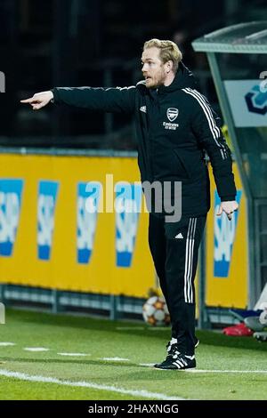 Sinsheim, Germania. 15th Dic 2021. Calcio, Donne: Champions League, TSG 1899 Hoffenheim - Arsenal WFC, fase di gruppo, gruppo C, giorno di incontro 6, Dietmar Hopp Stadium. Allenatore dell'Arsenale Jonas Eidevall gesti. Credit: Uwe Anspach/dpa/Alamy Live News Foto Stock