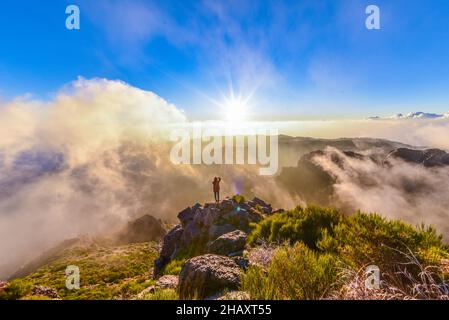 Alba in montagna intorno a Pico do Arieiro, Madeira, Portogallo Foto Stock