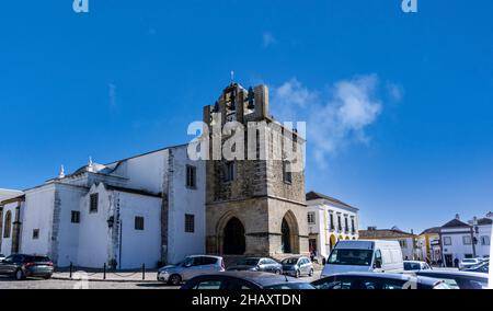 Nel centro storico di Faro, Portogallo, la Cattedrale di Faro aka sé Catedral de Faro. E 'stato costruito originariamente nel 13th secolo. Foto Stock