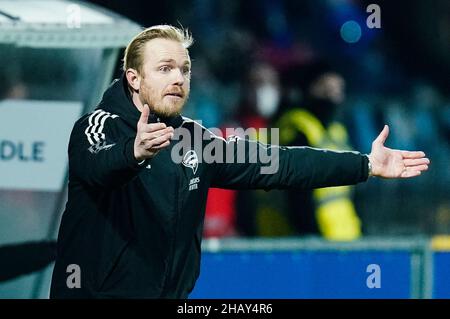 Sinsheim, Germania. 15th Dic 2021. Calcio, Donne: Champions League, TSG 1899 Hoffenheim - Arsenal WFC, fase di gruppo, gruppo C, giorno di incontro 6, Dietmar Hopp Stadium. Allenatore dell'Arsenale Jonas Eidevall gesti. Credit: Uwe Anspach/dpa/Alamy Live News Foto Stock