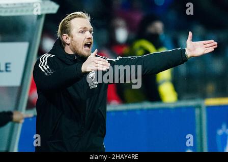 Sinsheim, Germania. 15th Dic 2021. Calcio, Donne: Champions League, TSG 1899 Hoffenheim - Arsenal WFC, fase di gruppo, gruppo C, giorno di incontro 6, Dietmar Hopp Stadium. Allenatore dell'Arsenale Jonas Eidevall gesti. Credit: Uwe Anspach/dpa/Alamy Live News Foto Stock