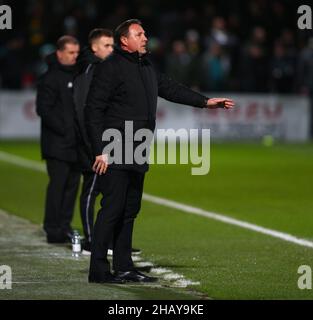 15th dicembre 2021; Victoria Park, Dingwall, Scozia, Scottish Premier League Football, Ross County Versus Celtic; il manager della contea di Ross Malky Mackay fornisce le sue istruzioni collaterali Foto Stock