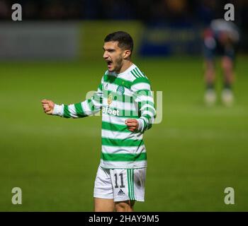 15th dicembre 2021; Victoria Park, Dingwall, Scozia, Scottish Premier League Football, Ross County versus Celtic; Liel Abada dei celtici ruggisce in festa verso i tifosi Foto Stock