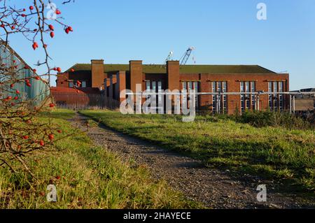 La stazione di pompaggio alla fine dello scarico sud di 40 metri in una soleggiata giornata autunnale a BOSTON nel Lincolnshire, Foto Stock