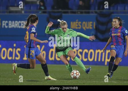 Barcellona, Spagna. 15th Dic 2021. Barcellona, Spagna, dicembre 15th 2021: Cornelia Kramer (20 HB Koge) durante la partita della UEFA Women's Champions League tra Barcellona e HB Koge allo stadio Johan Cruyff di Sant Joan Desp, Barcellona, Spagna. Rafa Huerta/SPP Credit: SPP Sport Press Photo. /Alamy Live News Foto Stock