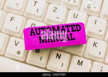 Cartello con la visualizzazione del manuale automatico. Parola scritta su come trigger shift e può passare da uno stato all'altro facilmente pubblicare typewritten Fantasy Short Story Foto Stock