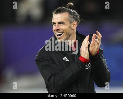 Foto del file datata 13-11-2021 del Galles Gareth Bale sorride dopo aver guadagnato il suo cappellino del 100th. Data di emissione: Giovedì 16 dicembre 2021. Foto Stock