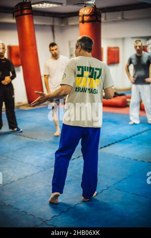 BELGRADO, SERBIA - 15. OTTOBRE 2017. AVI Nardia Kapap e Krav Maga Street Self Defense Seminar in organizzazione del Club delle Arti Marziali CFC Contempo Foto Stock