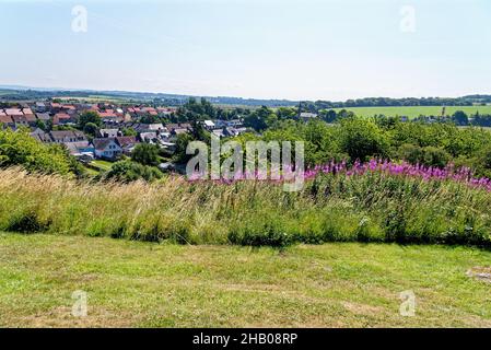 Viev dell'antica città di Dundonald dal castello, South Ayrshire, Scozia, UK - 22nd luglio 2021 Foto Stock