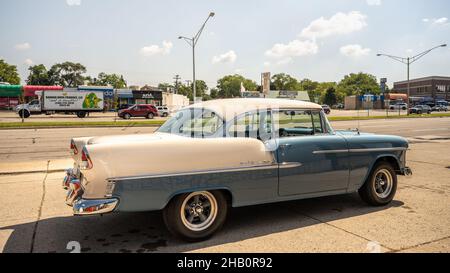 ROYAL OAK, MI/USA - 17 AGOSTO 2021: Un'auto Chevrolet Bel Air 1955 sulla rotta Woodward Dream Cruise. Foto Stock