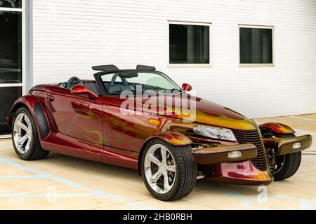 ROYAL OAK, MI/USA - 20 AGOSTO 2021: Un'auto Plymouth Prowler sulla rotta Woodward Dream Cruise. Foto Stock