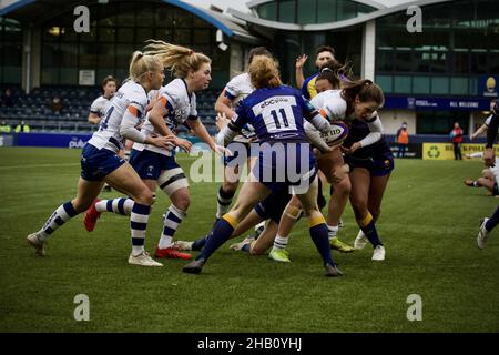 Worcester, Worcestershire, Regno Unito. 11th Dic 2021. Sixways Stadium- 11th Dicembre 2 Ella Lovibond carica in contatto durante i Worcester Warriors vs Bristol Bears all'interno del Premier 15 al Sixways Stadium. Isla Blain/SPP Credit: SPP Sport Press Photo. /Alamy Live News Foto Stock