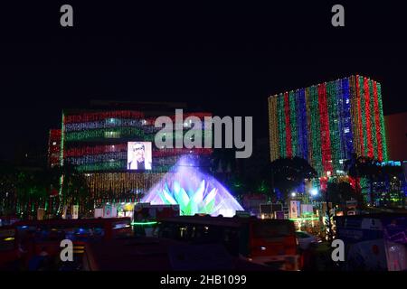 Illuminazione a Motijheel della capitale in occasione della Giornata della Vittoria Foto Stock