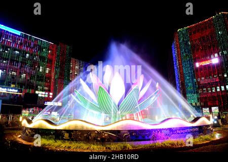 Illuminazione a Motijheel della capitale in occasione della Giornata della Vittoria Foto Stock