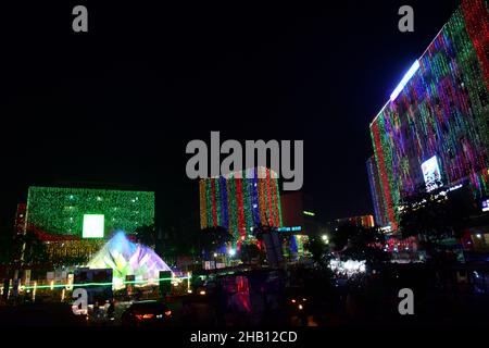 Illuminazione a Motijheel della capitale in occasione della Giornata della Vittoria Foto Stock