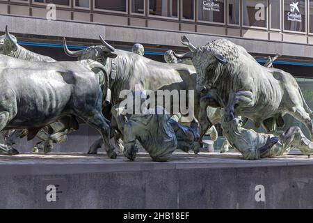 PAMPLONA: SPAGNA-AGOSTO 5; 2021: Monumento alla corsa dei tori (Encierro). Festival di San Fermin. Foto Stock