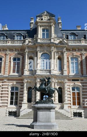 Epernay (Francia settentrionale): Vista esterna del Museo del vino Champagne e dell'Archeologia all'interno del Castello di Perrier ("Chateau Perrier"), edificio risalente al periodo precedente Foto Stock