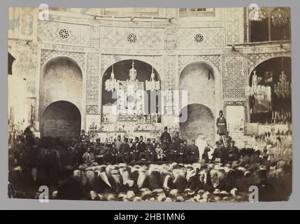 Vista della Tekkieh, una delle 274 fotografie d'epoca, fotografia d'argento albume, fine 19th-inizio 20th secolo, Qajar, periodo Qajar, 6 3/8 x 9 3/8 pollici, 16,2 x 23,8 cm Foto Stock