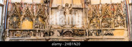 Cathédrale Saint-Just et Saint-Pasteur a Narbonne, Francia. La Cattedrale con transetto e coro alto 40m e arazzi fu costruita tra il 1272 e il 1340, ma non fu mai completata Foto Stock