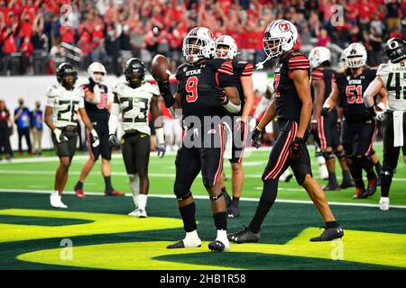 Utah Utes running back Tavion Thomas (9) segna un touchdown al Pac-12 Championship Game tra Oregon Ducks e Utah Utes il 3 dicembre 2021 ad Alleg Foto Stock