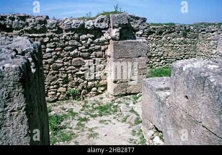 Sito archeologico preistorico di Ugarit, Siria nel 1998 - sala di archivio dove sono state trovate centinaia di tavolette di argilla in copione ugaritico Foto Stock