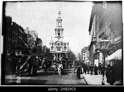 The Strand, serie 'London', Francis Frith, British, 1822-1898, Foto in argento albume, ca. 1874, 6 x 8 1/2 pollici, 15,2 x 21,6 cm, 19th secolo, 19th, architettura, b/n, bianco e nero, londra, fotografia, stampa fotografica, fotografia, stampa Foto Stock