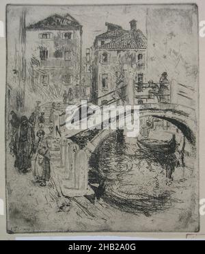 Canale veneziano e ponti, Robert Frederick Blum, americano, 1857-1903, incisione su carta di vove color crema, 1886, foglio: 12 3/4 x 9 1/2 pollici, 32,4 x 24,1 cm Foto Stock